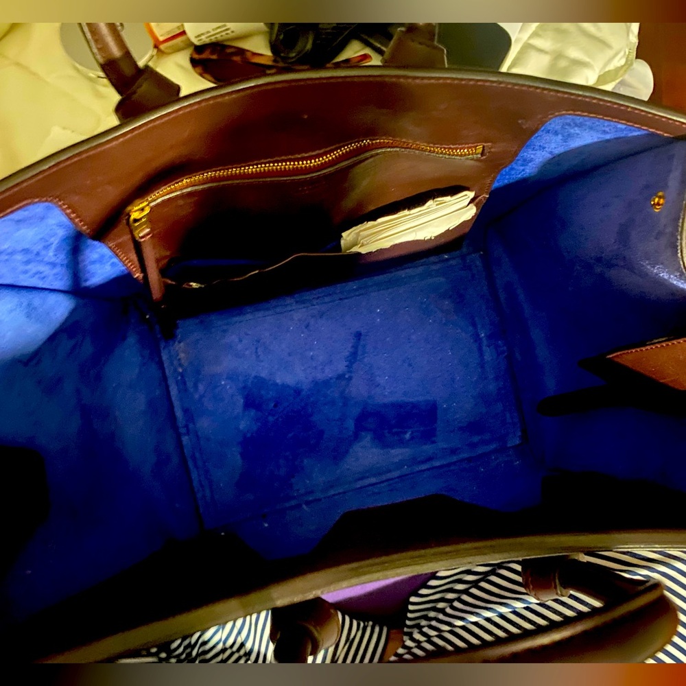 This purse is in excellent condition. The leather has no scratches